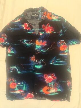 Hollister Black Short-Sleeve Tropical Floral Button-Up Shirt